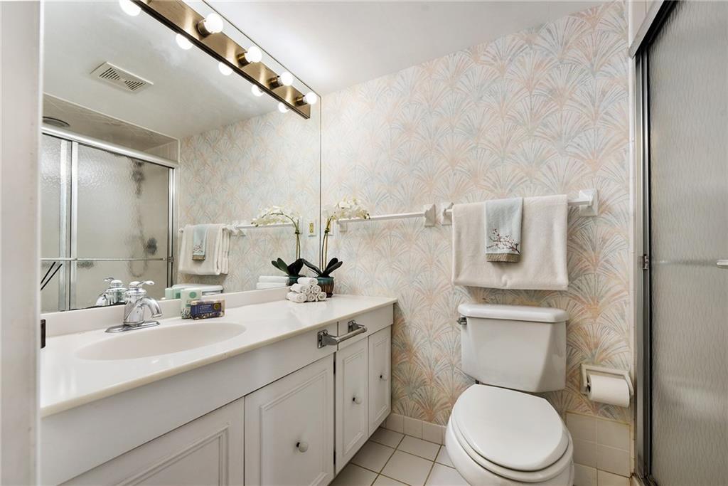300 Fox Chapel Road, Unit 405 Pittsburgh, PA 15238 - Photo 20 of 30 a bathroom with a toilet sink a mirror and vanity
