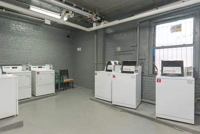 $1,050 | 4735 North Beacon Street, Unit 205, Chicago, IL 60640