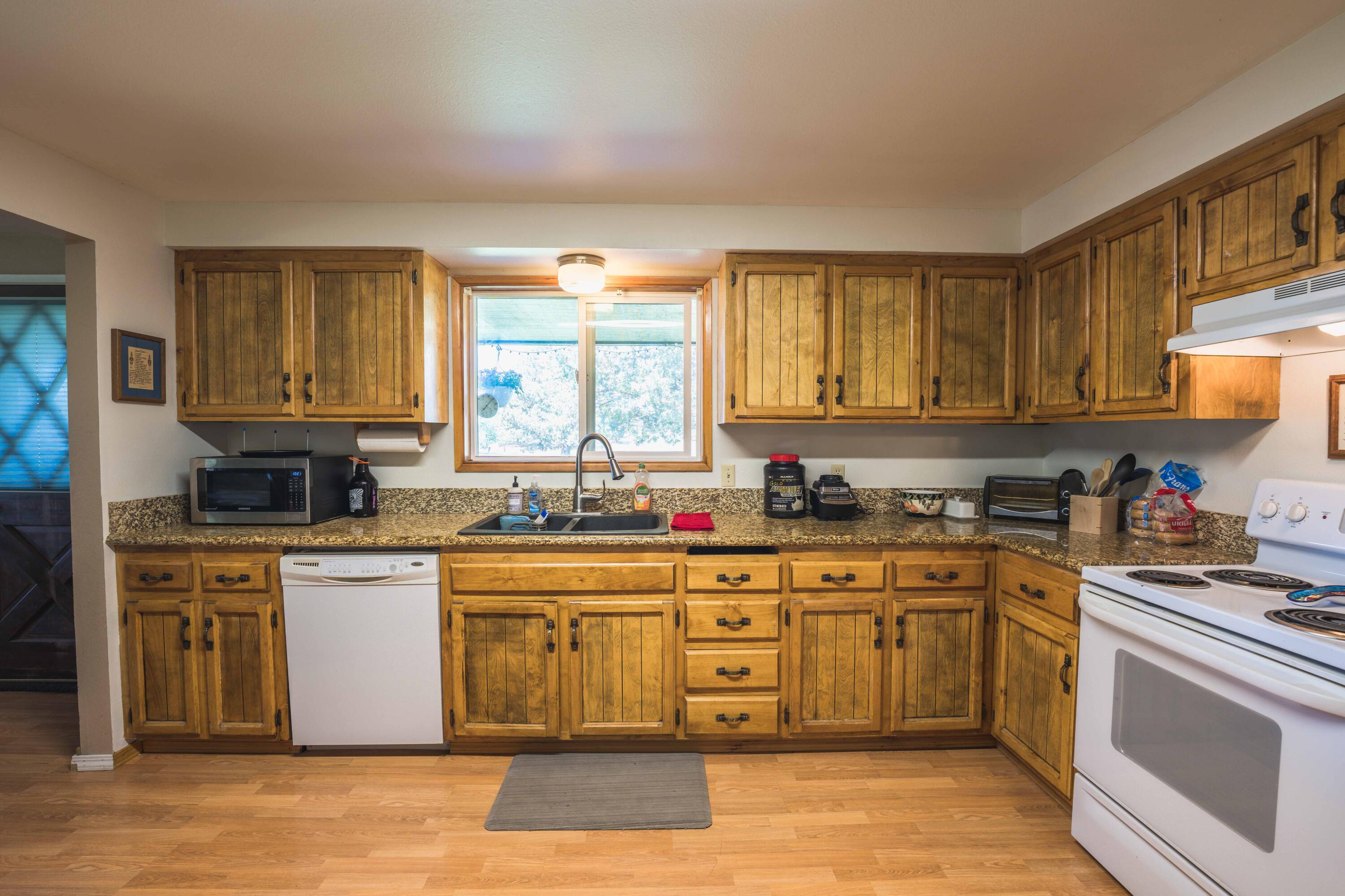 62575 Dixon Loop Bend, OR 97701 - Photo 10 of 56 Dixon Lp-6