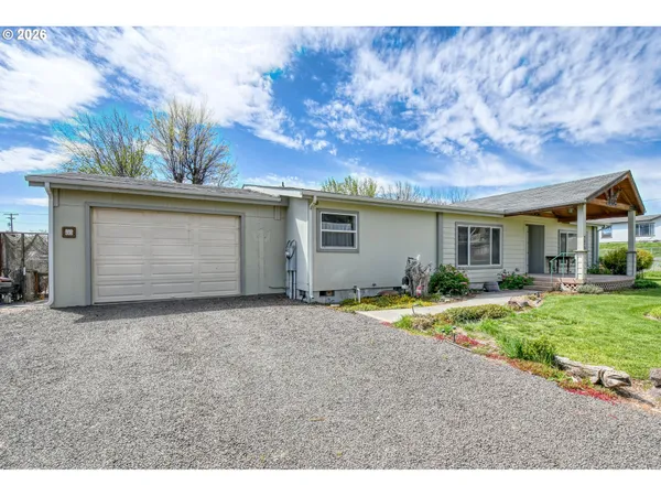 $329,000 | 225 Hale Street, Adams, OR 97810