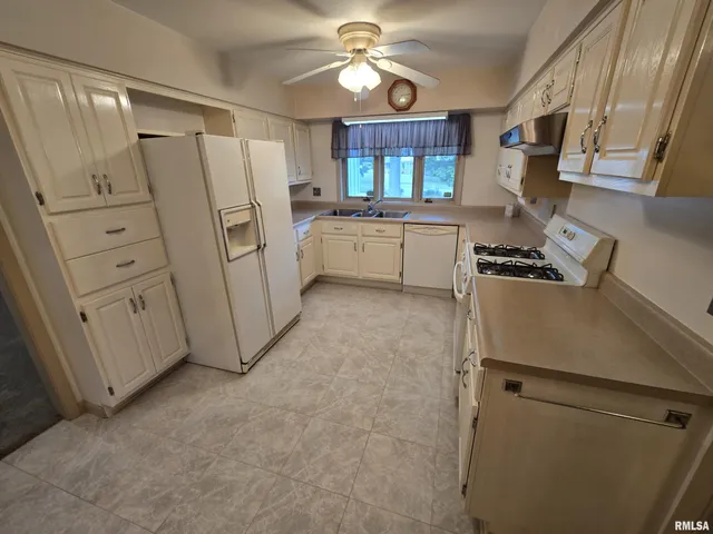 $284,000 | 2 Webster Hill E Street, Mount Vernon, IL 62864