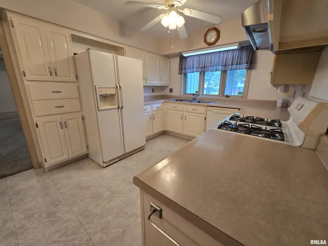 $284,000 | 2 Webster Hill E Street, Mount Vernon, IL 62864