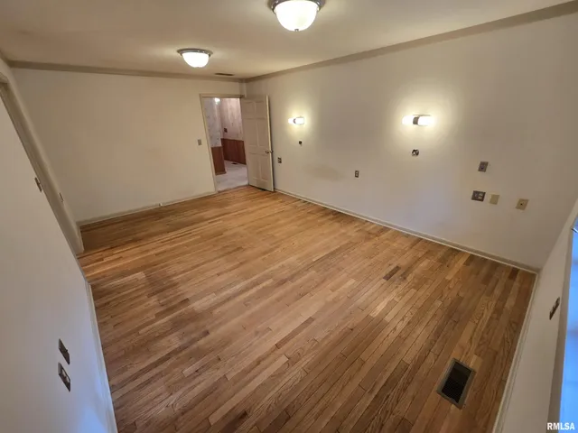 $284,000 | 2 Webster Hill E Street, Mount Vernon, IL 62864