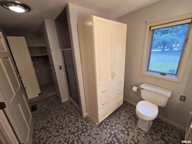 $284,000 | 2 Webster Hill E Street, Mount Vernon, IL 62864