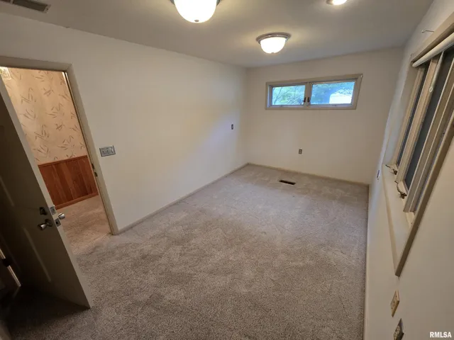 $284,000 | 2 Webster Hill E Street, Mount Vernon, IL 62864