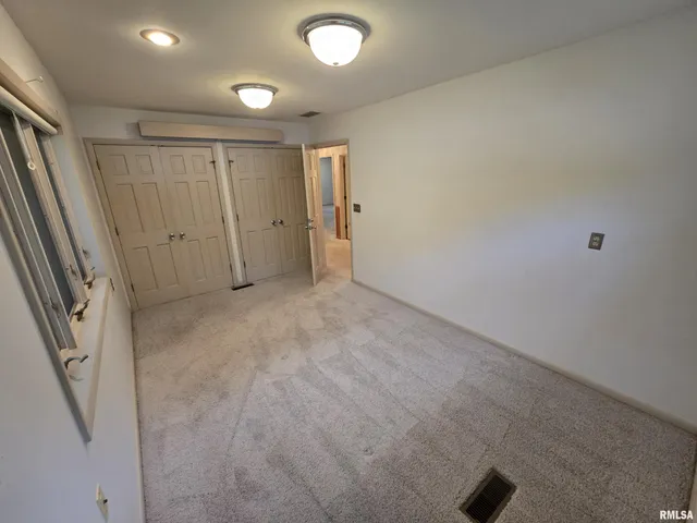 $284,000 | 2 Webster Hill E Street, Mount Vernon, IL 62864