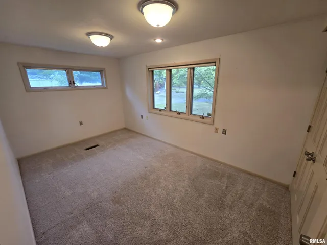 $284,000 | 2 Webster Hill E Street, Mount Vernon, IL 62864