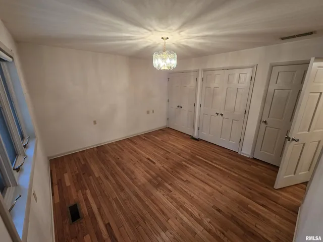 $284,000 | 2 Webster Hill E Street, Mount Vernon, IL 62864