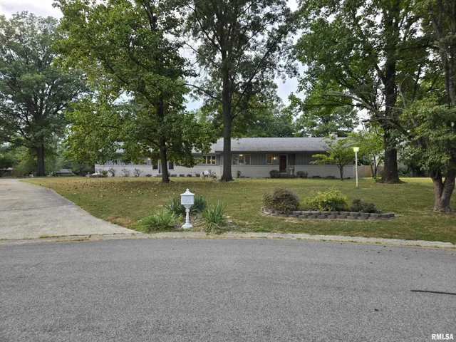 $284,000 | 2 Webster Hill E Street, Mount Vernon, IL 62864