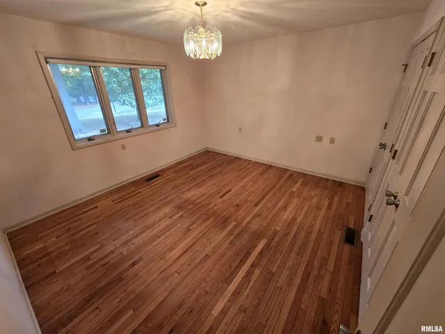 $284,000 | 2 Webster Hill E Street, Mount Vernon, IL 62864