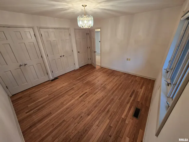 $284,000 | 2 Webster Hill E Street, Mount Vernon, IL 62864