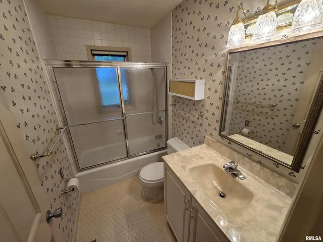 $284,000 | 2 Webster Hill E Street, Mount Vernon, IL 62864