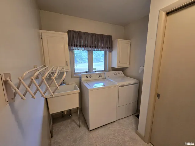 $284,000 | 2 Webster Hill E Street, Mount Vernon, IL 62864