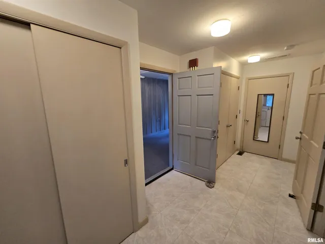 $284,000 | 2 Webster Hill E Street, Mount Vernon, IL 62864