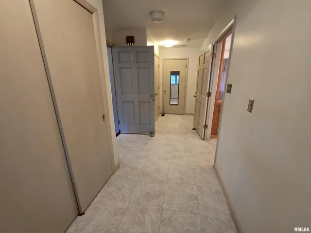 $284,000 | 2 Webster Hill E Street, Mount Vernon, IL 62864