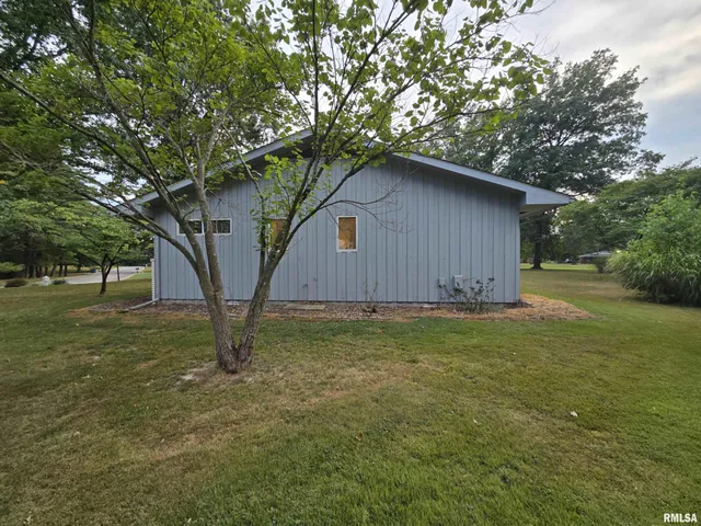 $284,000 | 2 Webster Hill E Street, Mount Vernon, IL 62864