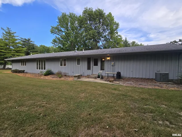 $284,000 | 2 Webster Hill E Street, Mount Vernon, IL 62864