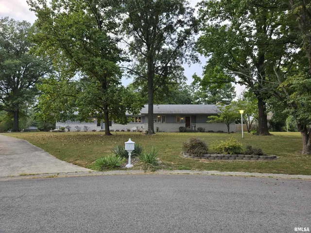 $284,000 | 2 Webster Hill E Street, Mount Vernon, IL 62864