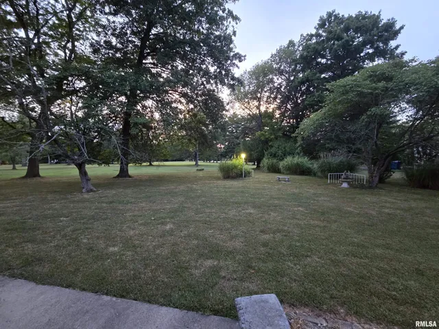 $284,000 | 2 Webster Hill E Street, Mount Vernon, IL 62864