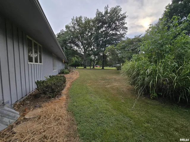 $284,000 | 2 Webster Hill E Street, Mount Vernon, IL 62864