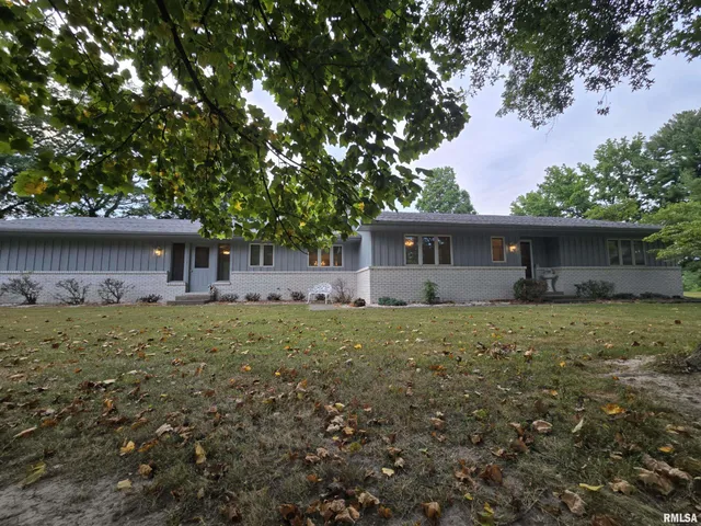 $284,000 | 2 Webster Hill E Street, Mount Vernon, IL 62864