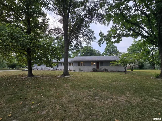$284,000 | 2 Webster Hill E Street, Mount Vernon, IL 62864