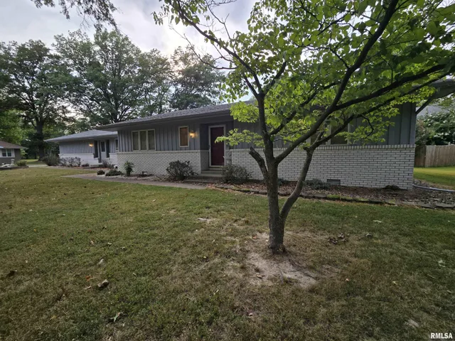 $284,000 | 2 Webster Hill E Street, Mount Vernon, IL 62864