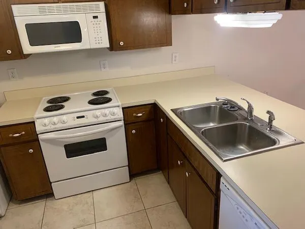 $1,600 | 229 Carmel Drive, Unit 2, Fort Walton Beach, FL 32547