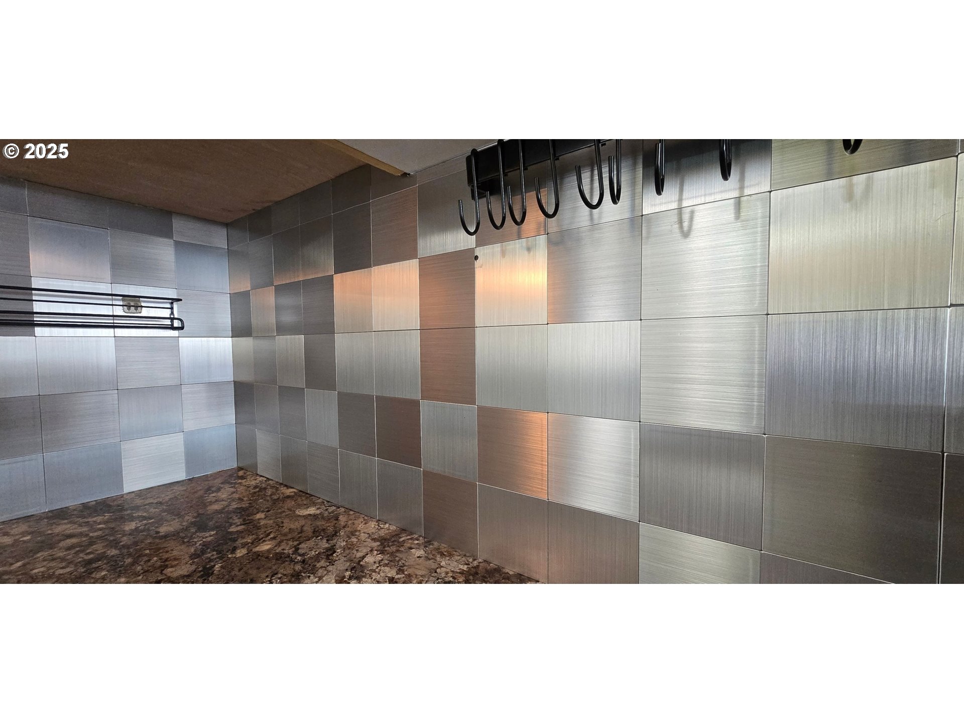 835 Southeast 1st Avenue, Unit 64 Canby, OR 97013 - Photo 12 of 37 a view of a hallway