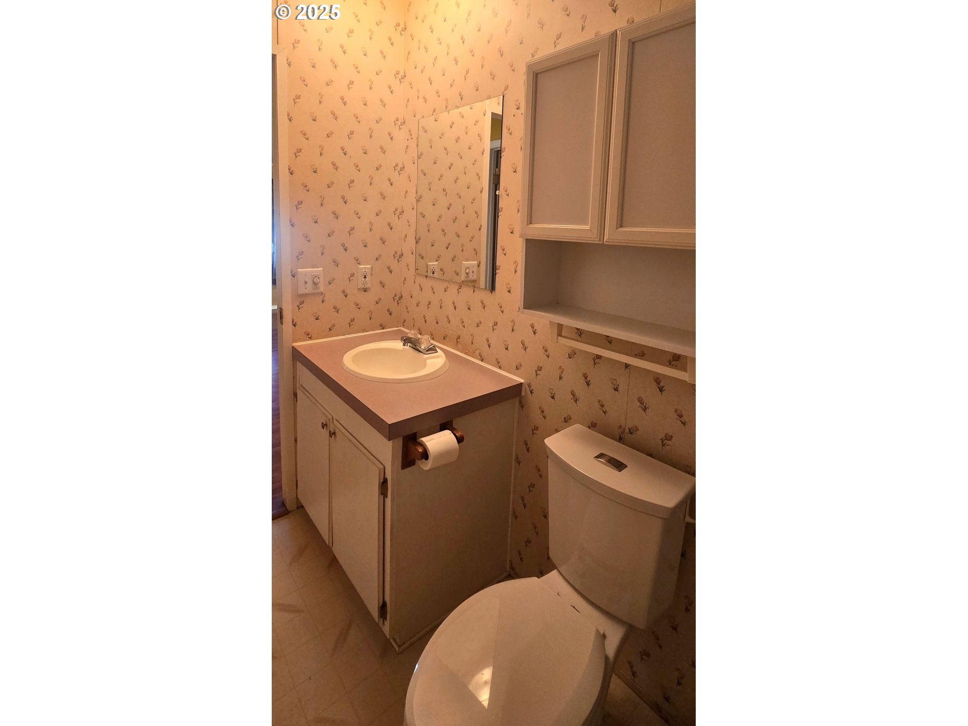 835 Southeast 1st Avenue, Unit 64 Canby, OR 97013 - Photo 28 of 37 a bathroom with a toilet a sink and mirror