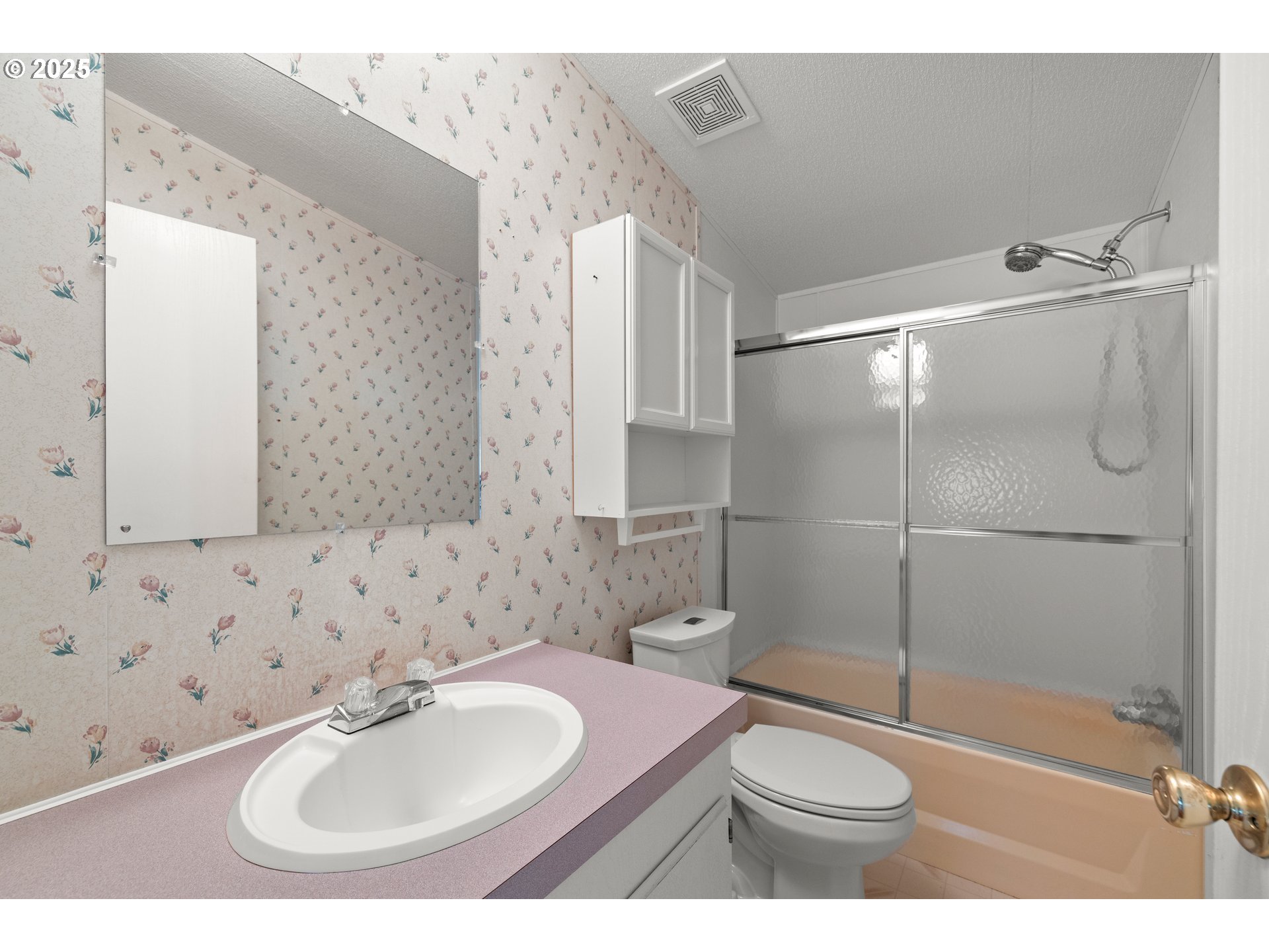 835 Southeast 1st Avenue, Unit 64 Canby, OR 97013 - Photo 31 of 37 a bathroom with a sink toilet and shower