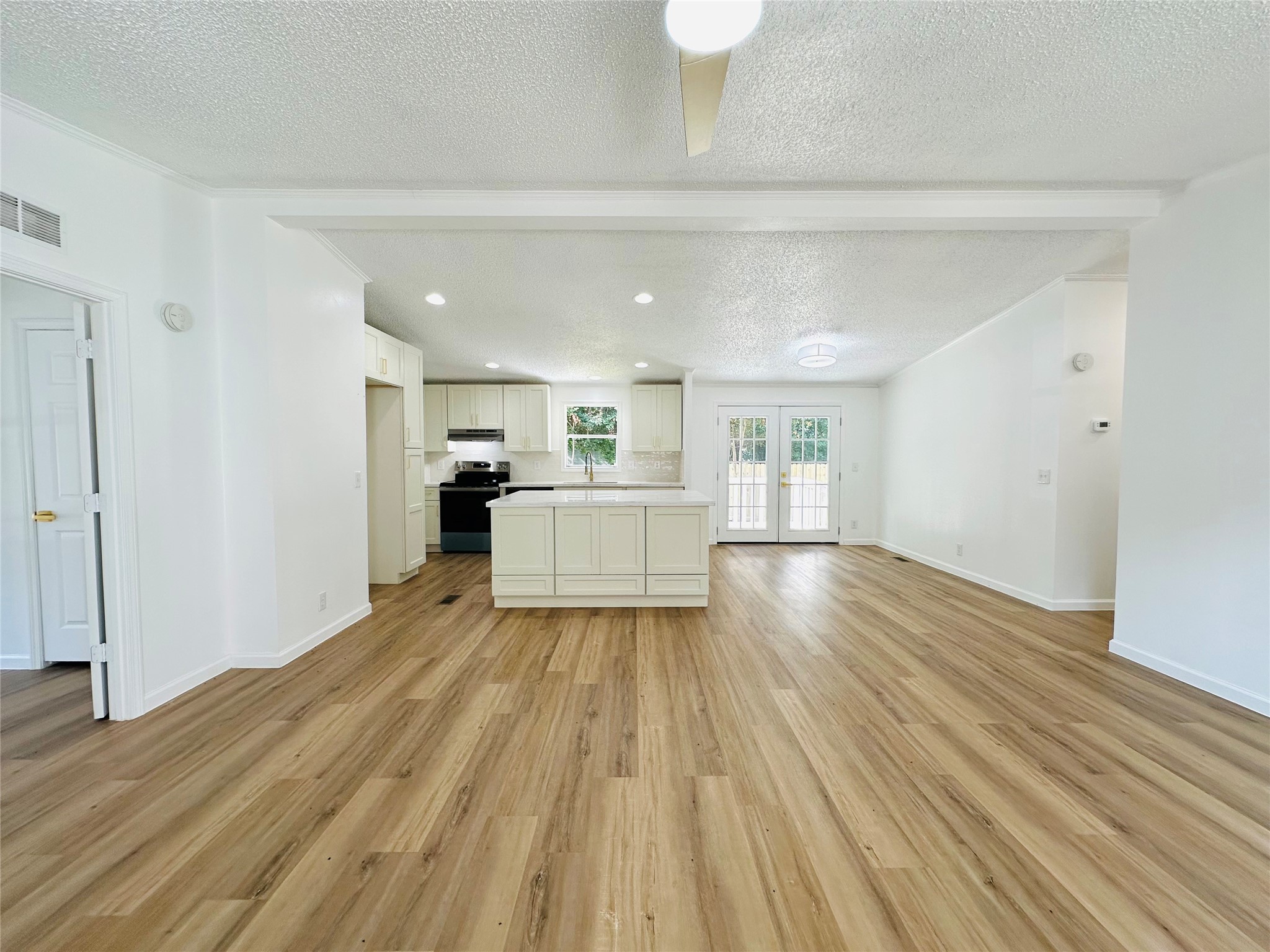 16474 Spring Rain Court Conroe, TX 77302 - Photo 4 of 50 Gallery Image 4