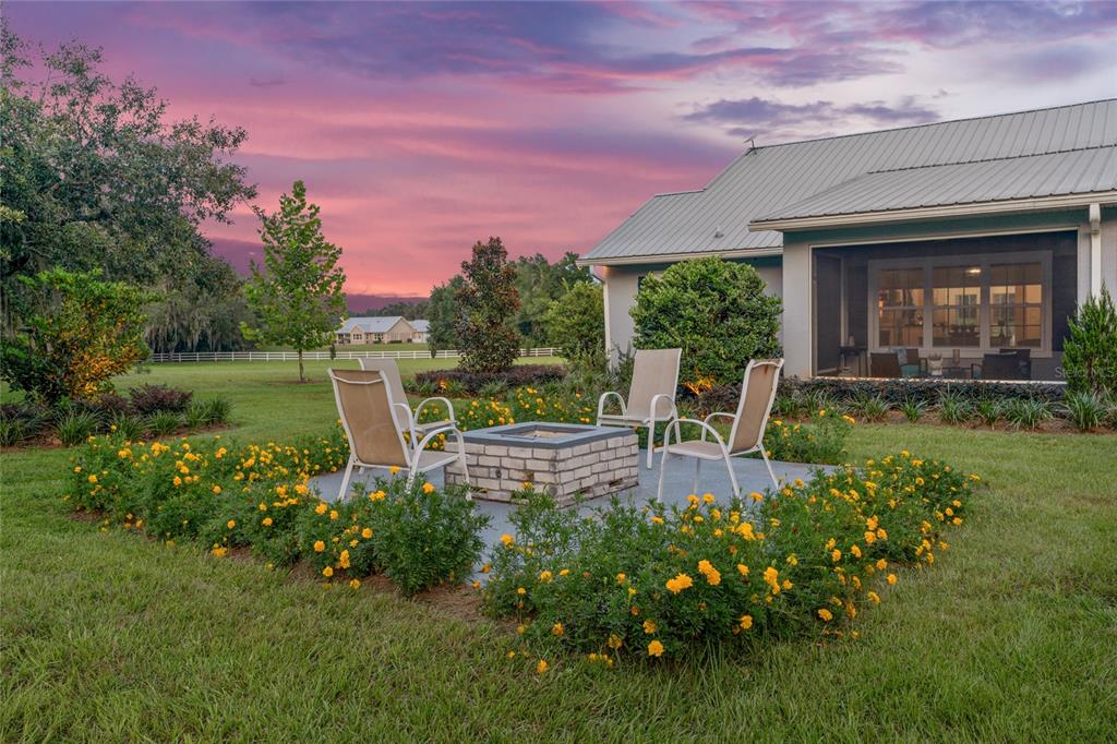 21679 Southwest 106th Lane Road Dunnellon, FL 34431 - Photo 81 of 88 a garden view with a seating space