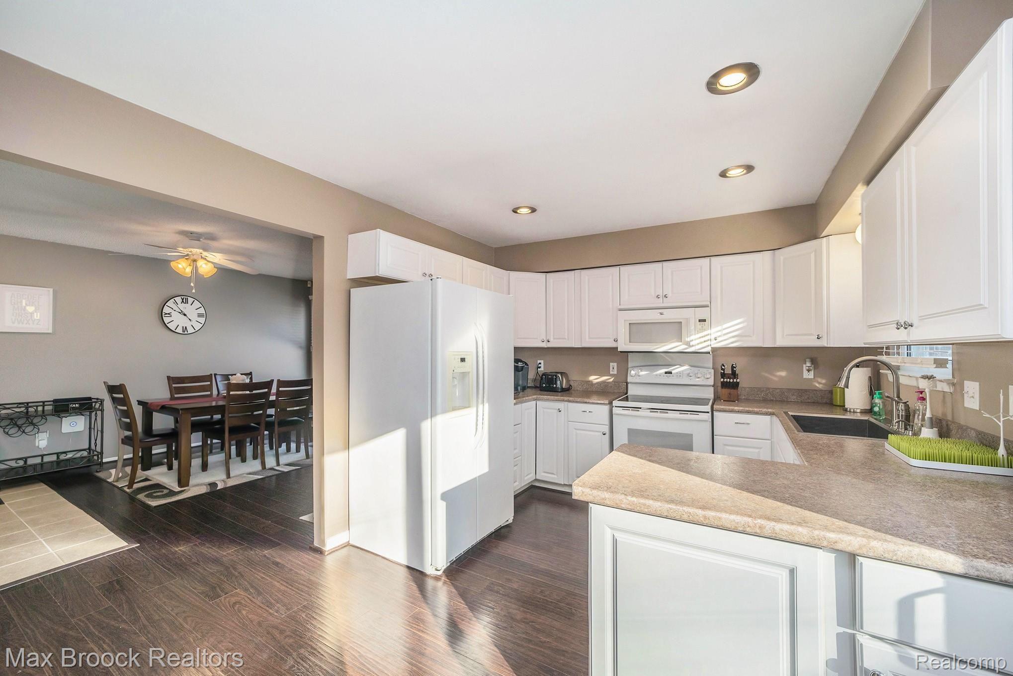 3823 Mapleleaf Road Waterford, MI 48328 - Photo 11 of 26 017A7101.jpg