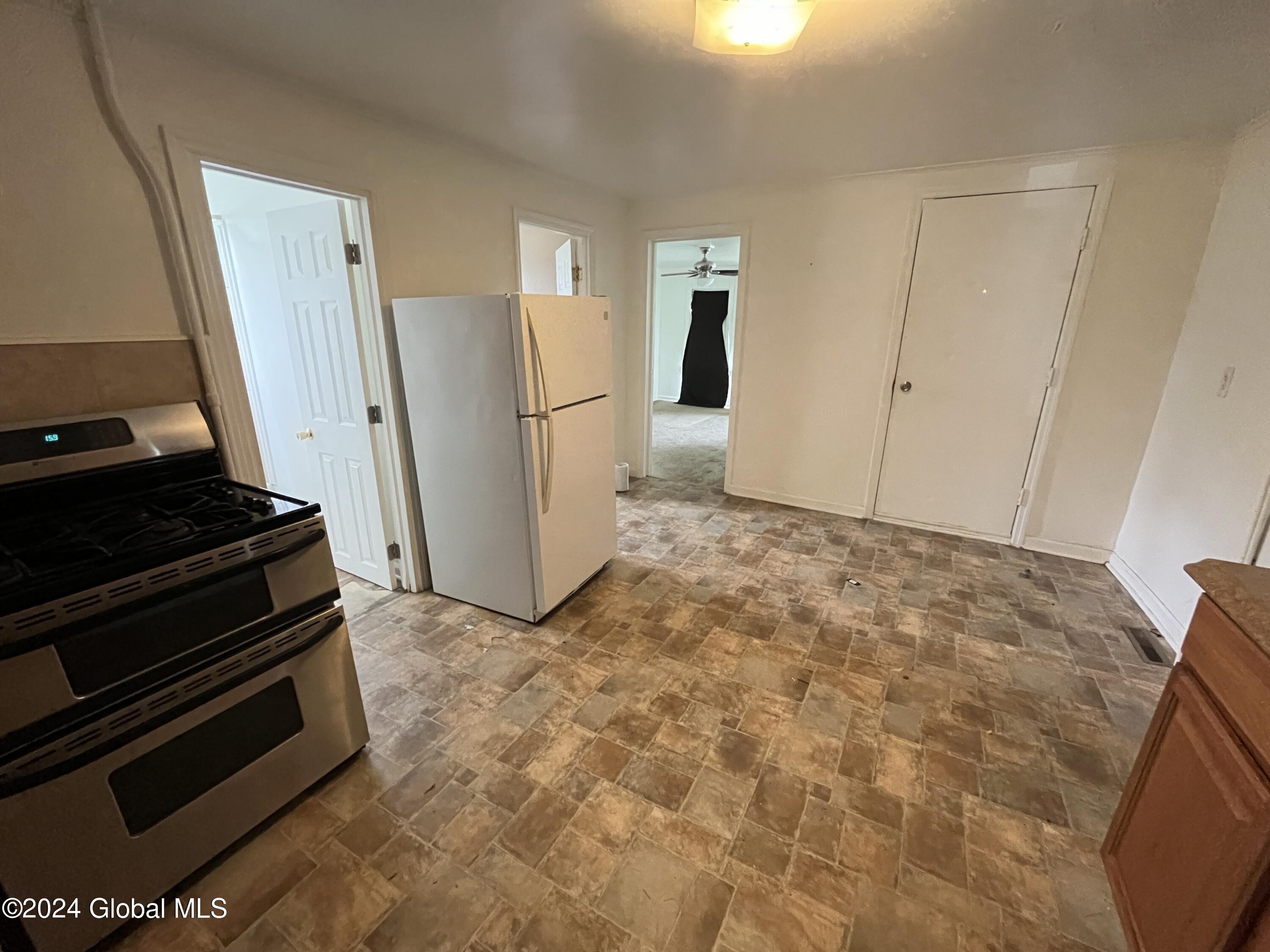 237 Front Street Schenectady, NY 12305 - Photo 12 of 16 IMG_5087