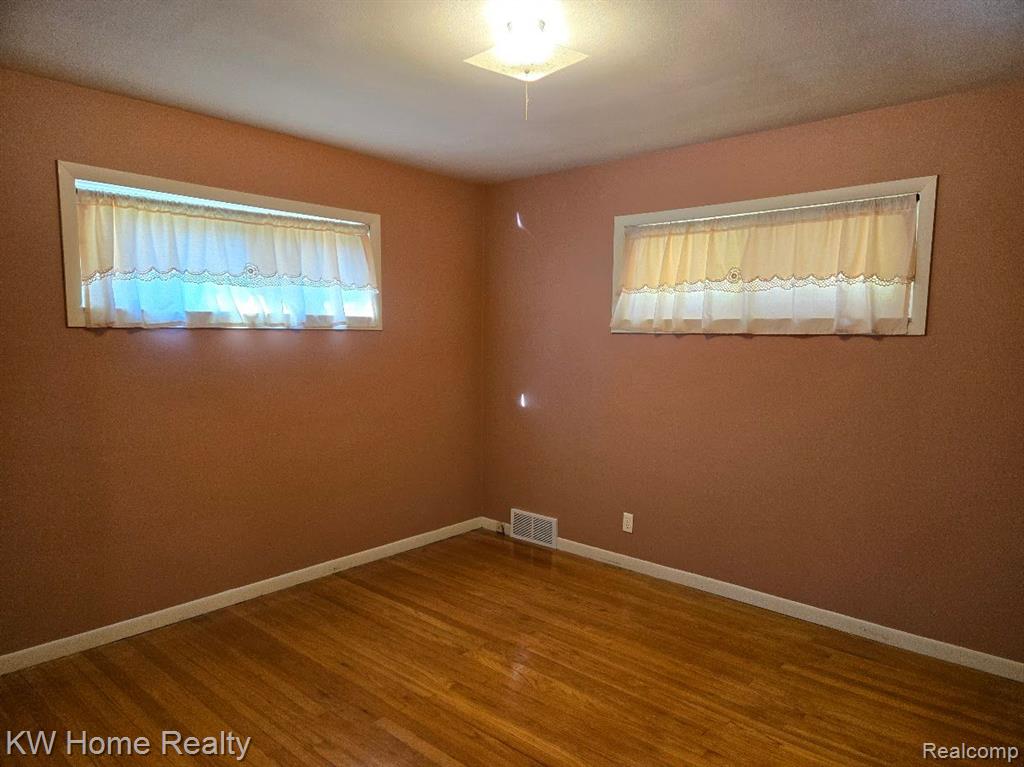 28401 Hawberry Road Farmington Hills, MI 48331 - Photo 14 of 34