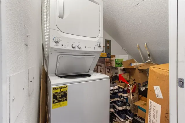 $2,100 | 300 State Street East, Unit 204, Oldsmar, FL 34677