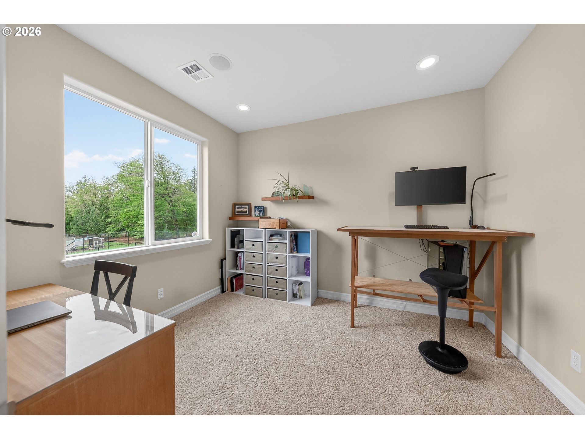 2700 Melrose Road Roseburg, OR 97471 - Photo 16 of 48 a workspace with furniture and window