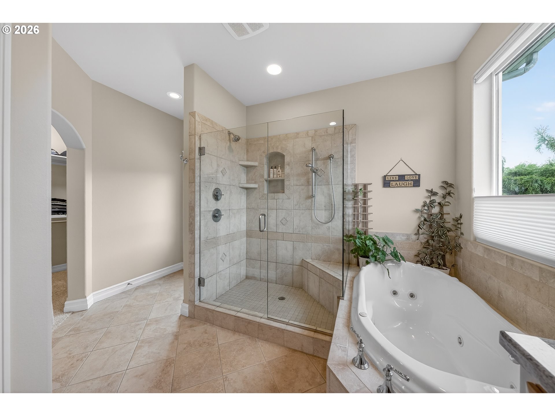 2700 Melrose Road Roseburg, OR 97471 - Photo 18 of 48 a bathroom with a bathtub and a shower
