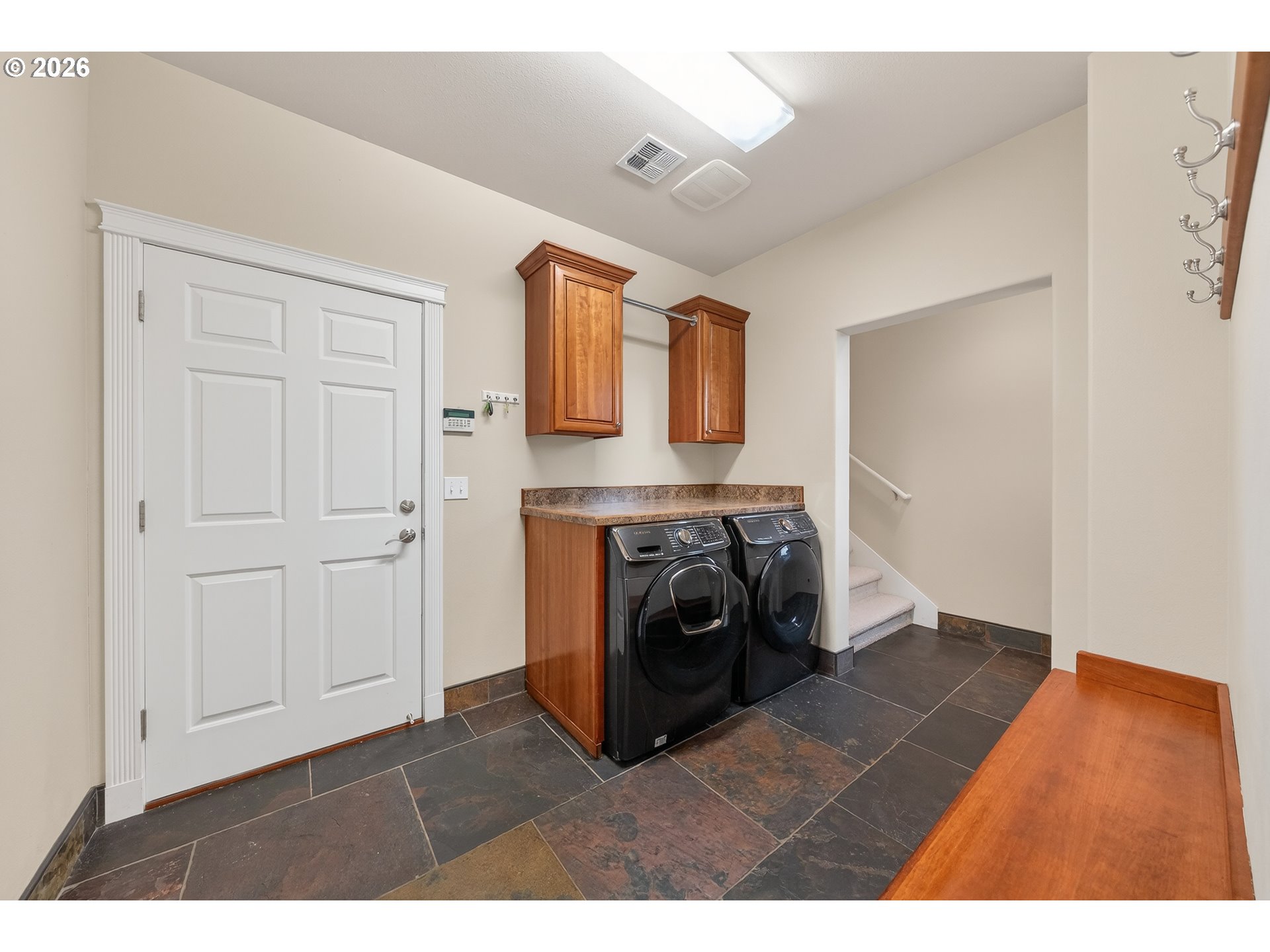 2700 Melrose Road Roseburg, OR 97471 - Photo 29 of 48 a view of a livingroom with washer and dryer