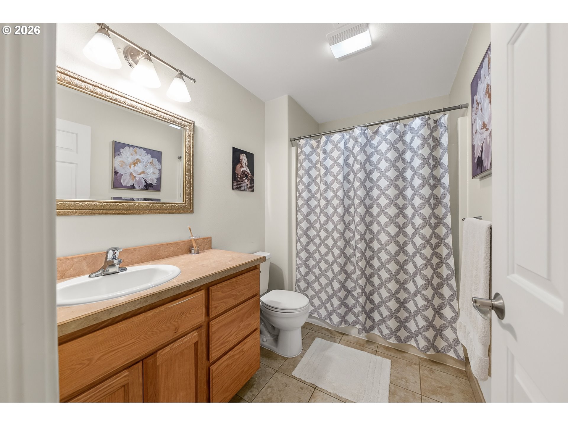 2700 Melrose Road Roseburg, OR 97471 - Photo 37 of 48 a bathroom with a sink toilet and shower