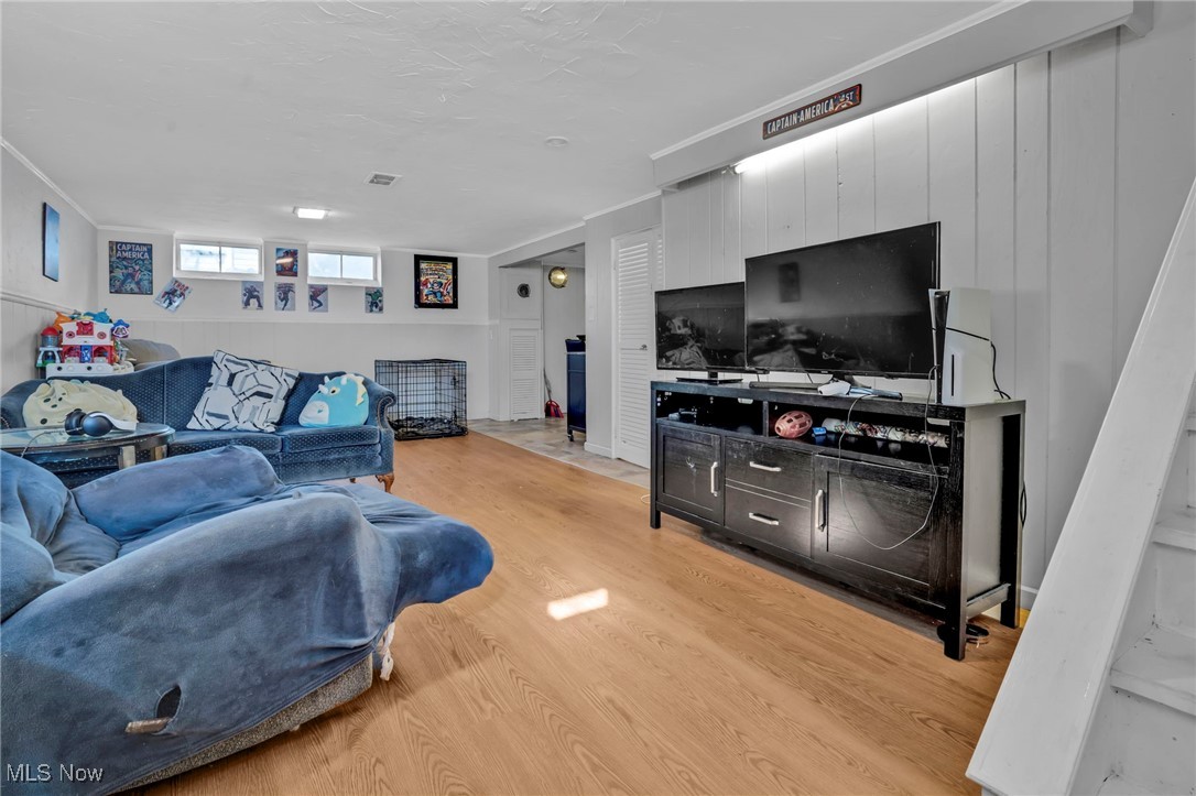 5265 East Farnhurst Road Cleveland, OH 44124 - Photo 21 of 28 Living area featuring visible vents and light wood-style flooring