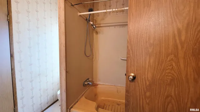 $29,900 | 2417 West Cherry Street, Herrin, IL 62948