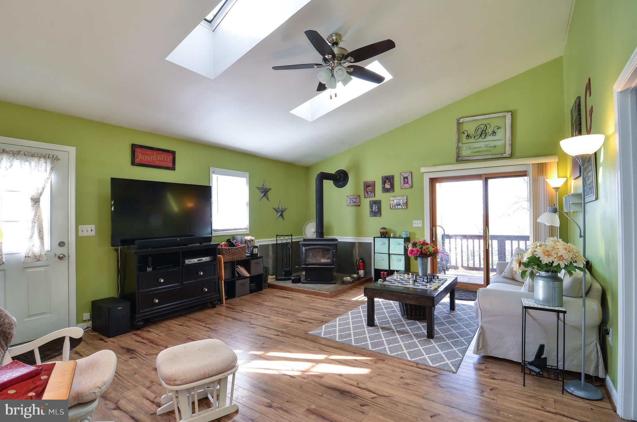 26630 Ridge Road Damascus, MD 20872 - Photo 11 of 42 Family Room.