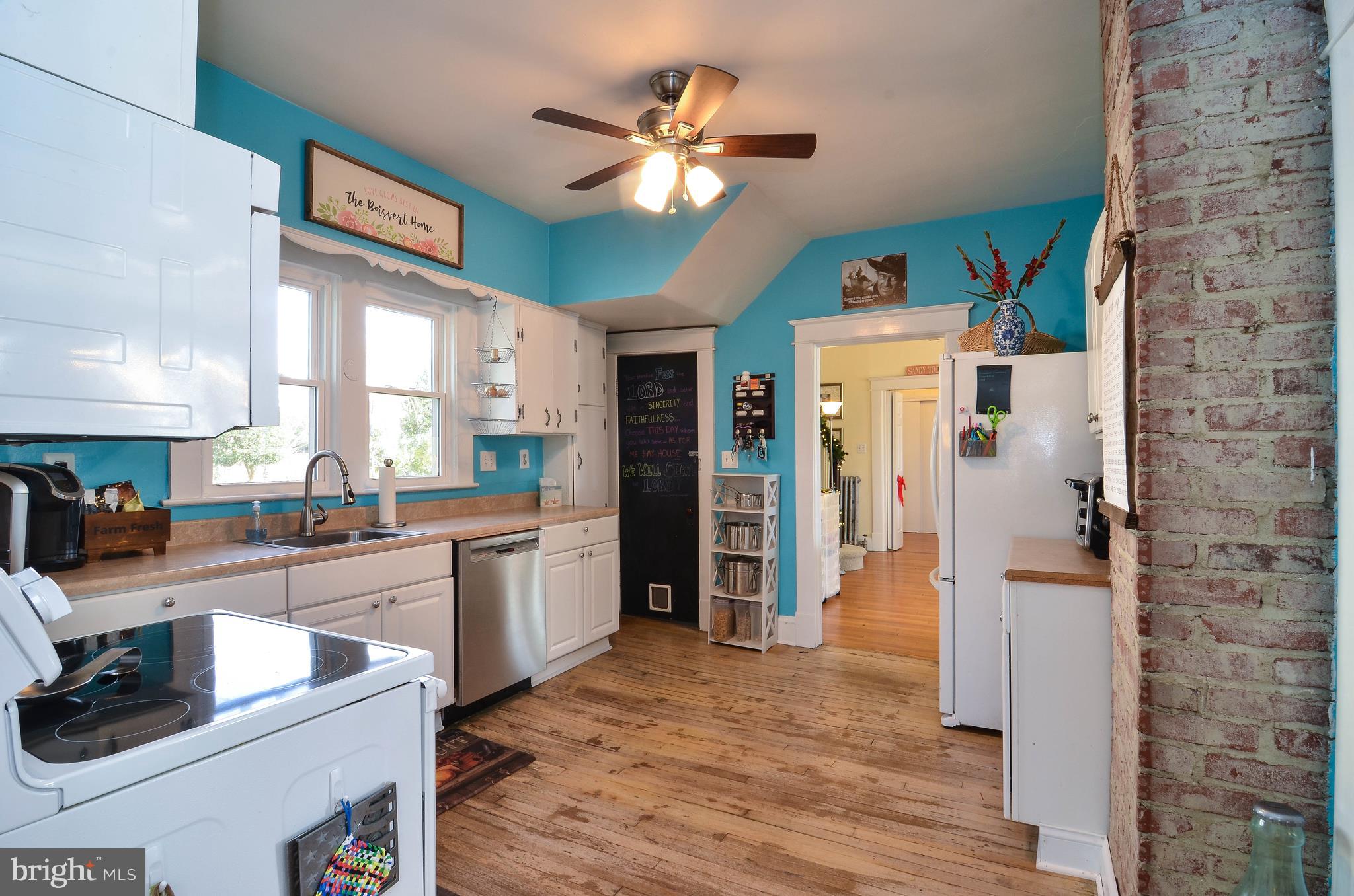 26630 Ridge Road Damascus, MD 20872 - Photo 15 of 42 Kitchen.