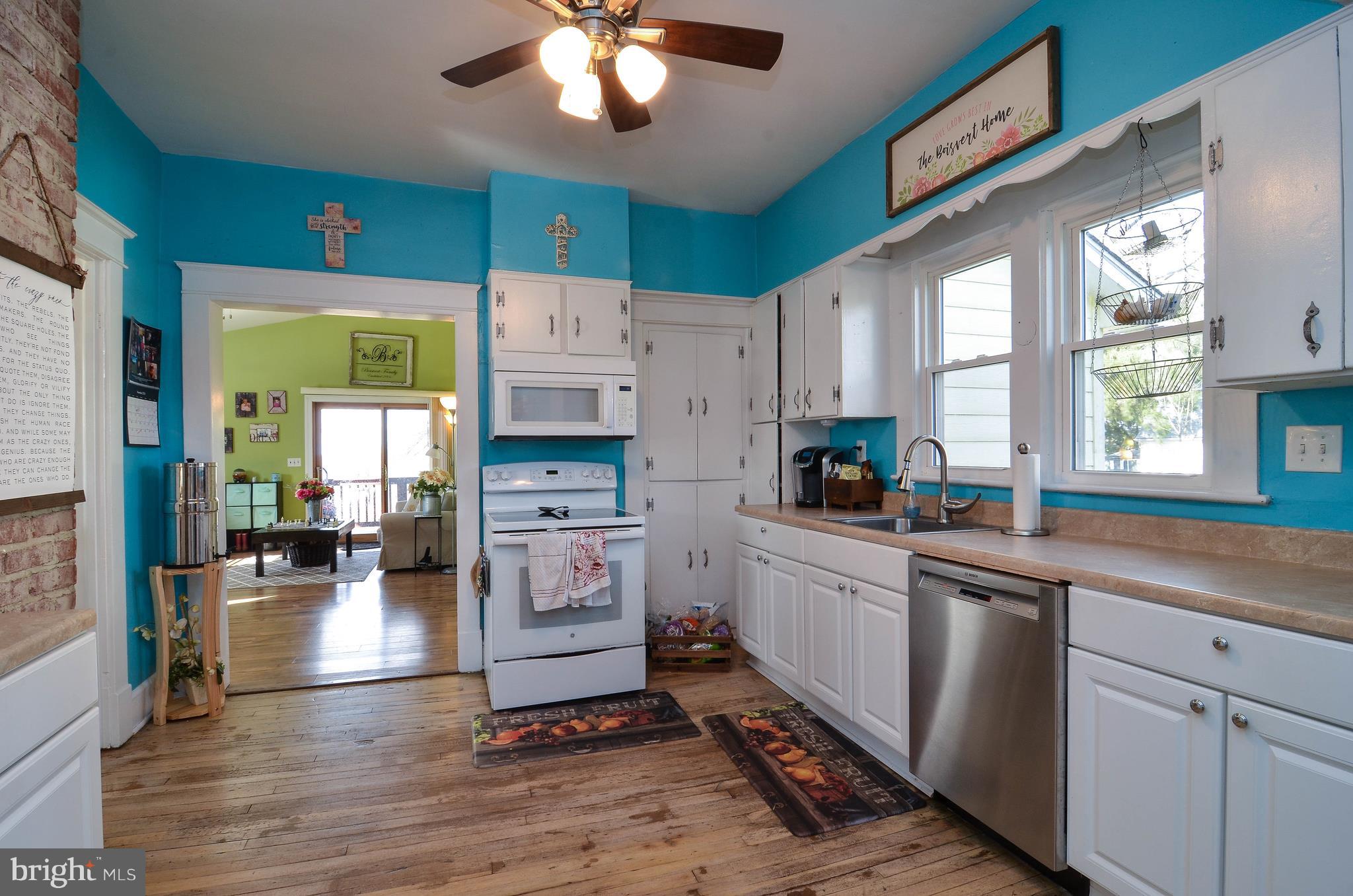 26630 Ridge Road Damascus, MD 20872 - Photo 16 of 42 Kitchen.