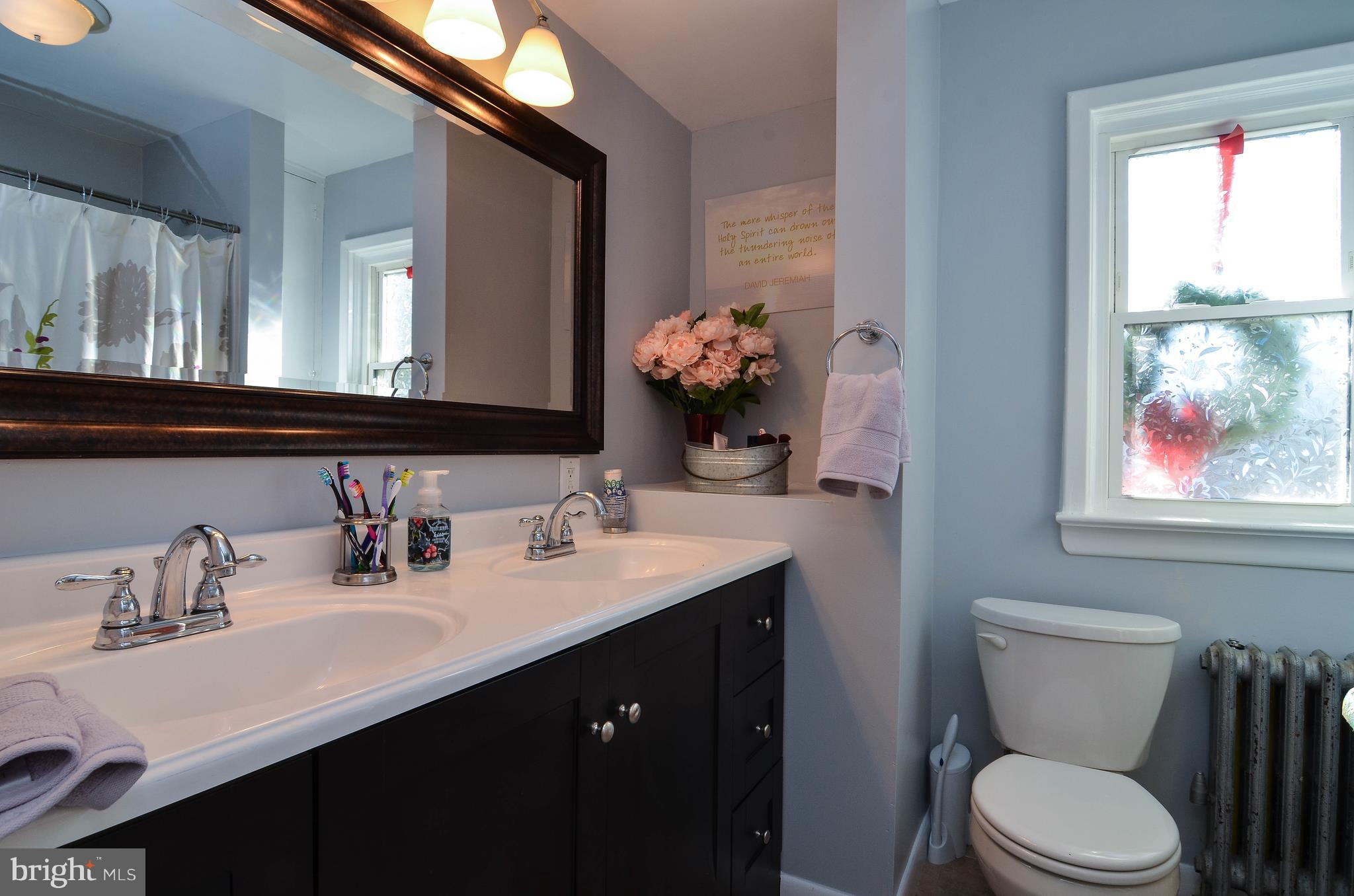 26630 Ridge Road Damascus, MD 20872 - Photo 35 of 42 Upper Hall Full Bath.