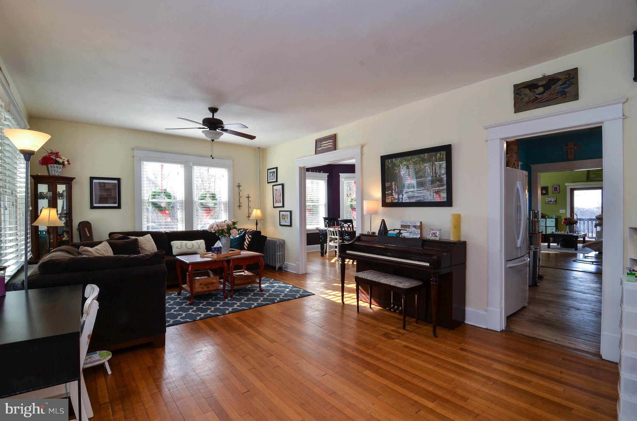 26630 Ridge Road Damascus, MD 20872 - Photo 5 of 42 Living Room.