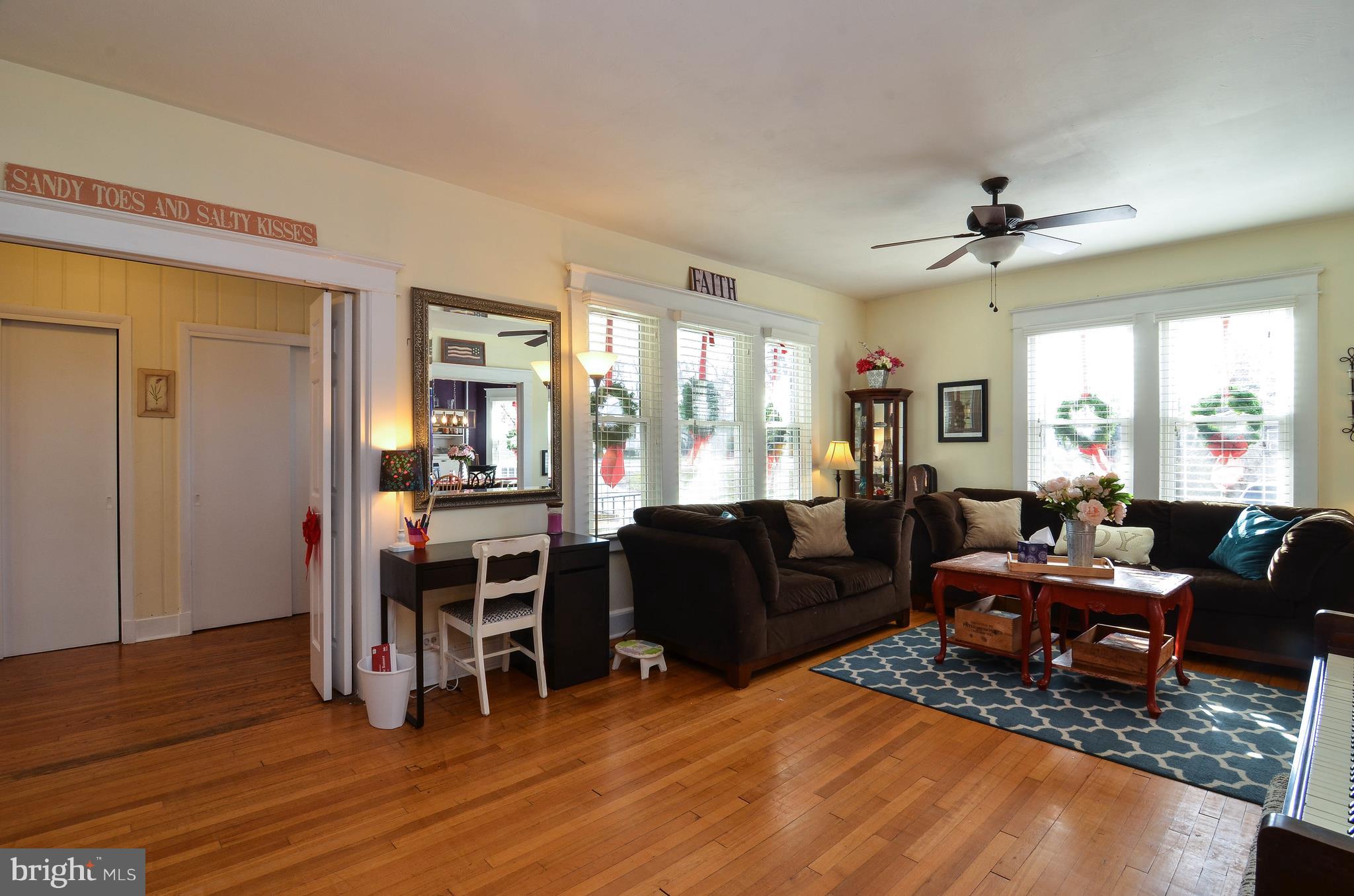 26630 Ridge Road Damascus, MD 20872 - Photo 6 of 42 Living Room.