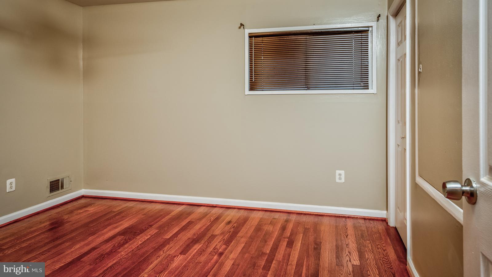 10626 Ashby Place Fairfax, VA 22030 - Photo 16 of 27 Bedroom (Master)